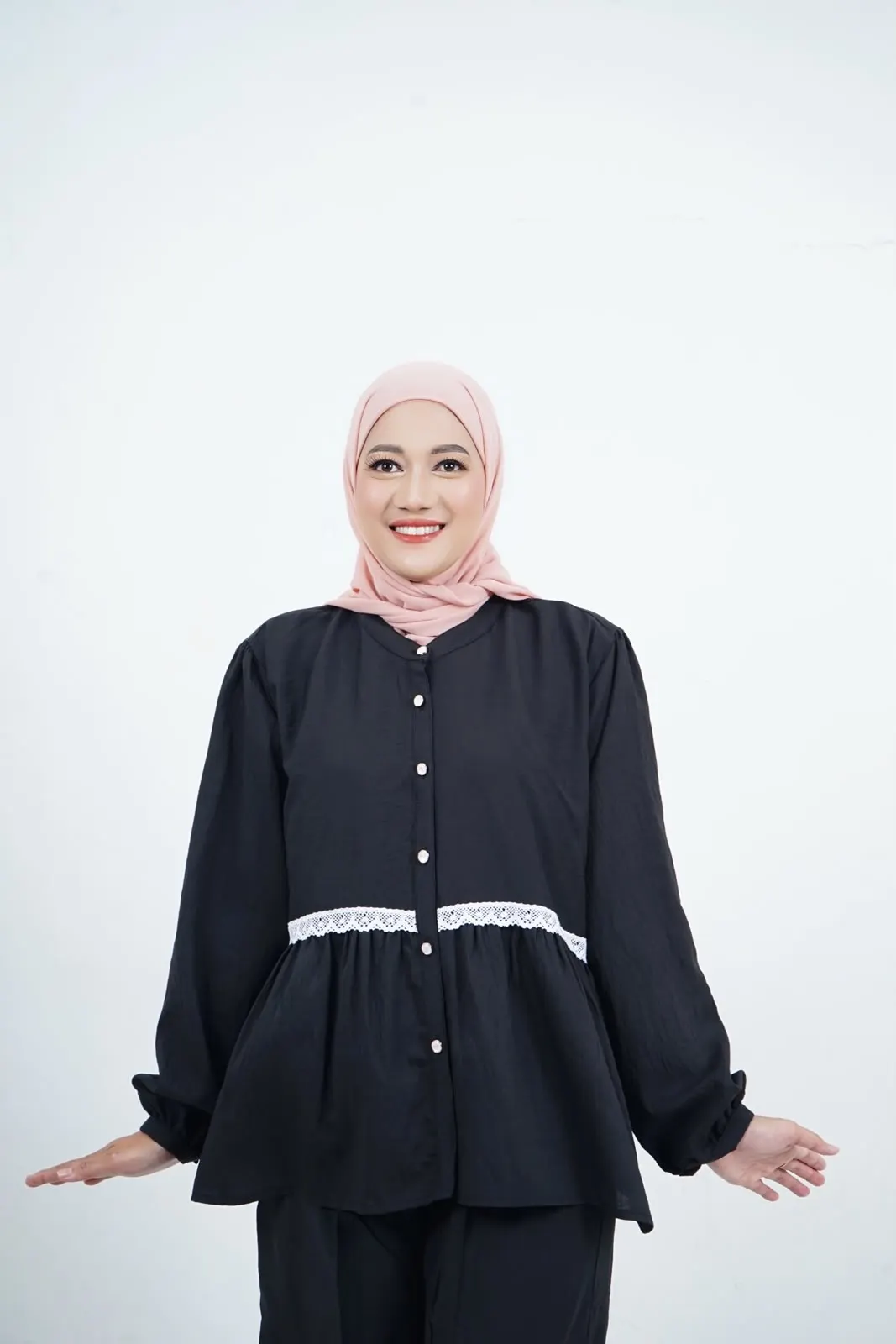 Kemeja Renda Myesha Black